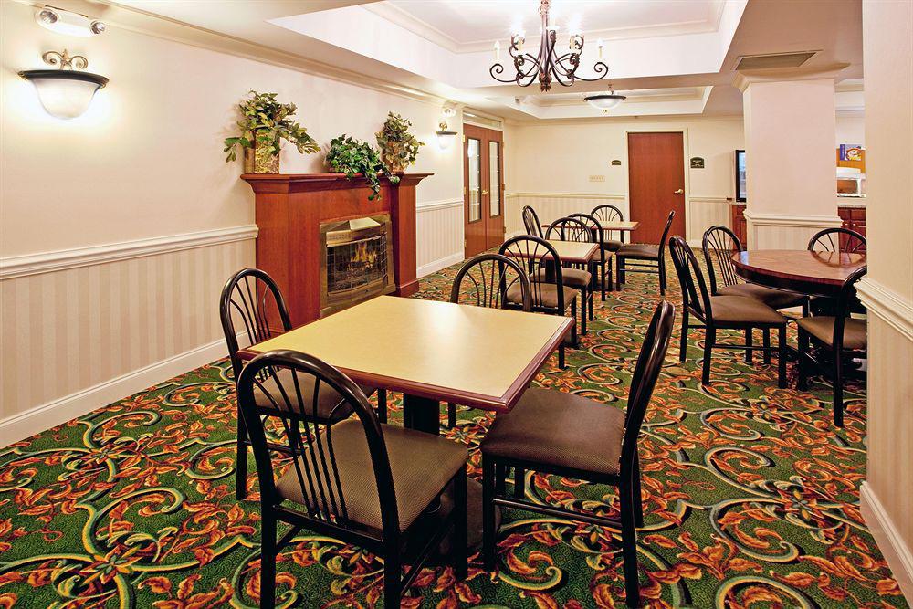 Holiday Inn Express Camden Restaurace fotografie